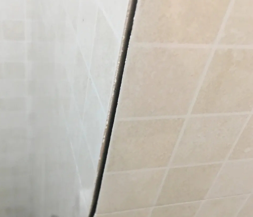 新青瓷砖空鼓维修公司分享阳台瓷砖脱落的修复过程可以分为以下几个步骤