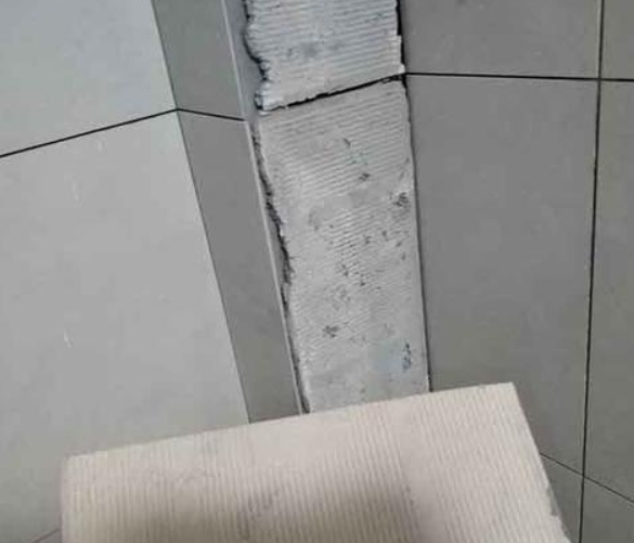 新青瓷砖空鼓维修公司分享下厨房瓷砖脱落的补救措施。