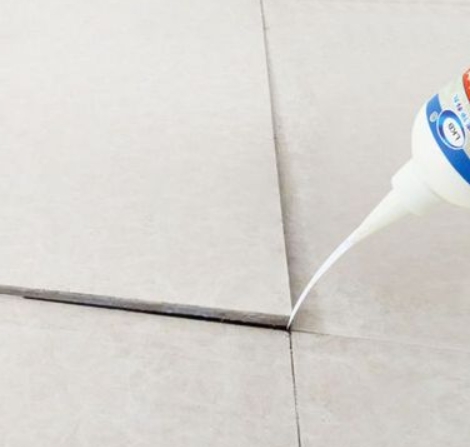 新青瓷砖空鼓维修公司分享卫生间瓷砖脱落的原因可能有以下几点